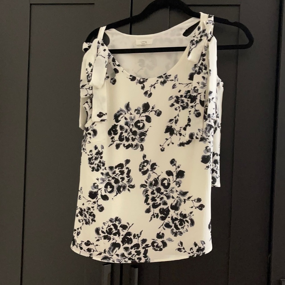 Medium size dressy shirt